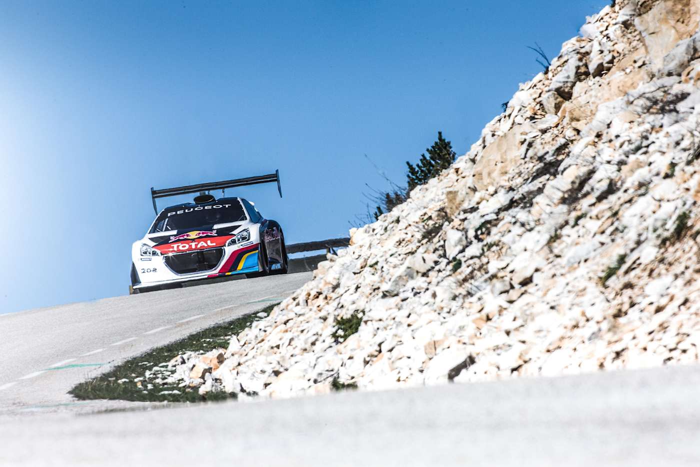 Lire la suite à propos de l’article 208 T16 Pikes Peak : Répétition générale au Mont Ventoux